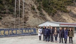 市三医院深入甘孜州理塘县贫困村开展扶贫督导调研工作