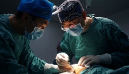 生长40年  甲状腺肿瘤长到柚子大  手术5小时  多学科团队配合顺利摘除