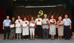 市三医院召开首届“中国医师节”表彰大会
