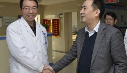 市三医院徐俊波院长到阿坝州林业中心医院调研托管工作