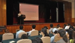 医院举行百名法学家百场报告会