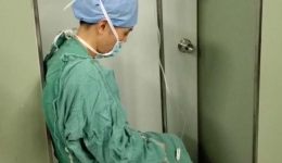 市三医院手术间输完液接着上阵的“男丁格尔”