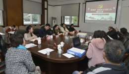 成都市委老干部局副局长文静一行对市三医院老党员工作室进行实地评选