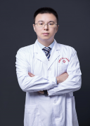 何犇