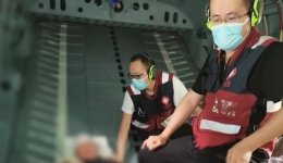 市三医院国家（四川）紧急医学救援队队员深入石棉县开展救援