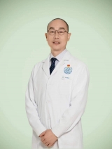 李伟